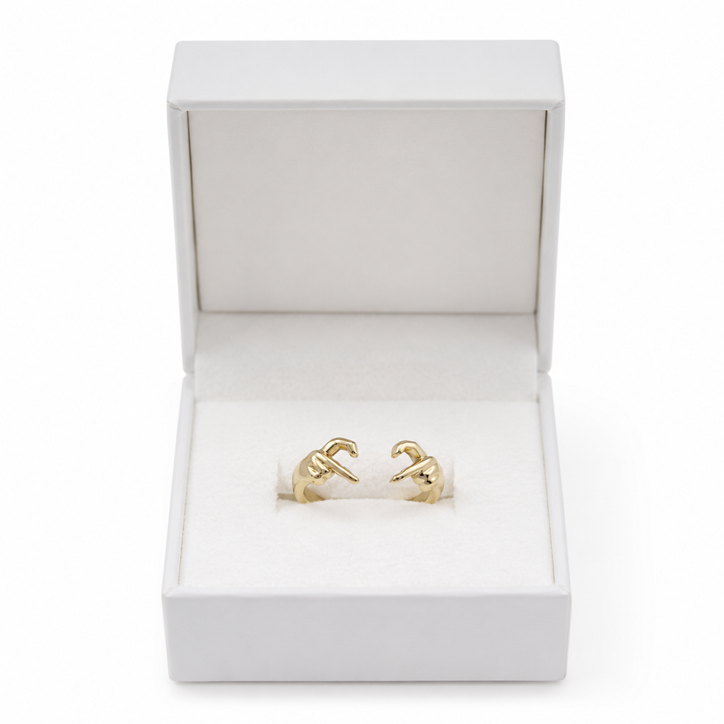 IMPERA Pointing Hands Ring – 10K Gold